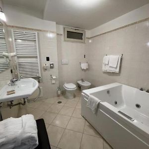 King Suite Hot Tub Walk Closet